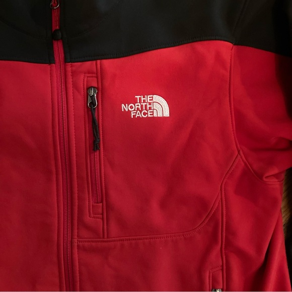 The North Face Men’s Red and Black Soft Shell Jacket - size S - Picture 8 of 8
